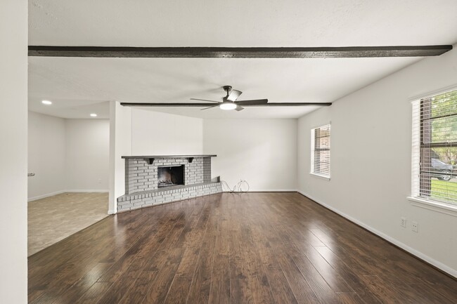 6711 Pickett Dr in Richmond, TX - Building Photo - Building Photo