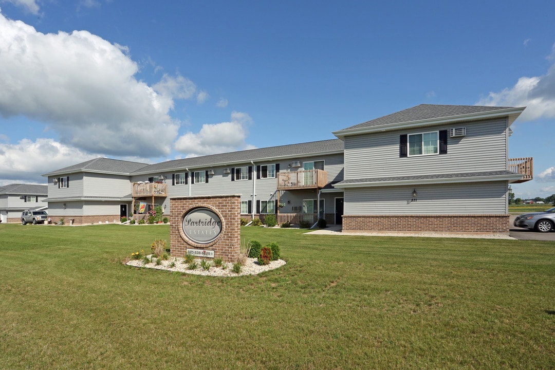 Partridge Drive Estates in New London, WI - Foto de edificio