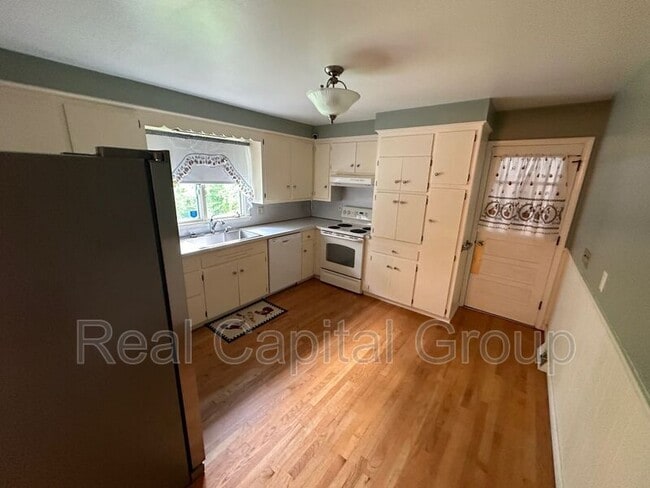 32 Hendrick Ave in Menands, NY - Building Photo - Building Photo