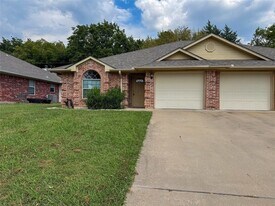 1705 Park Pl, Unit 1703 in Sherman, TX - Building Photo