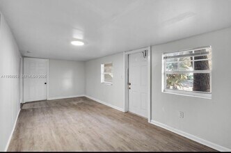 914 NW 80th St in Miami, FL - Building Photo - Building Photo