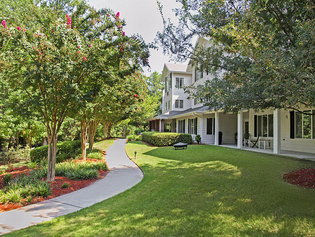 Edgewood Downs Senior Independent Living in Beaverton, OR - Building Photo - Building Photo