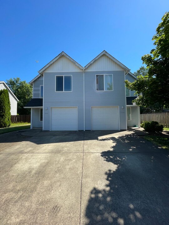 1408-1410 Falcon Loop in Independence, OR - Building Photo