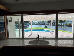 5251 NE 29th Ave in Fort Lauderdale, FL - Building Photo - Building Photo