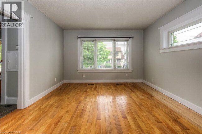 28 Stirling Ave N in Kitchener, ON - Building Photo - Building Photo