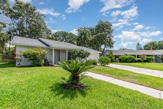 2101 Durham Ct in Mount Dora, FL - Building Photo - Building Photo