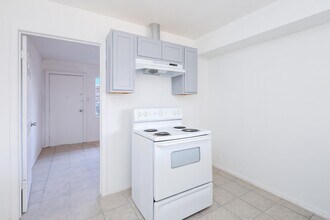 1001 Reynolds St in Laredo, TX - Building Photo - Building Photo