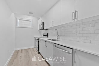 8027 Cedric Mah Rd in Edmonton, AB - Building Photo - Building Photo