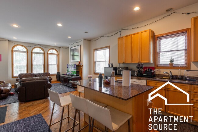 2743 N Southport Ave, Unit 1N
