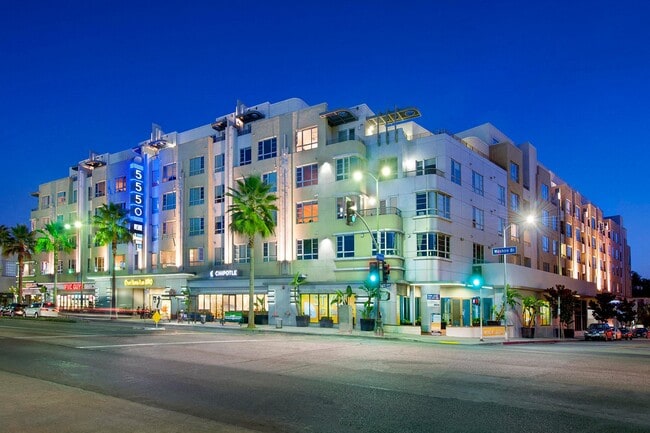 5550 Wilshire at Miracle Mile by Windsor in Los Angeles, CA - Foto de edificio - Building Photo