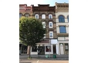 14 W Broad St in Tamaqua, PA - Building Photo