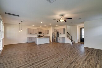 1107 Diggy Dr in Austin, TX - Building Photo - Building Photo