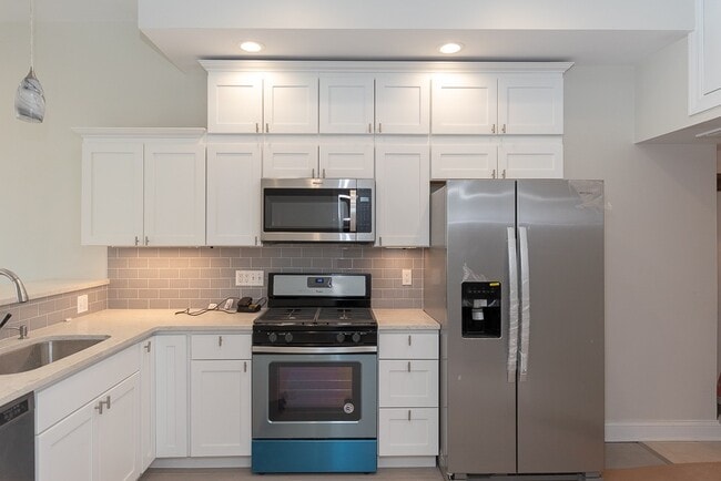 1637 N Clybourn Ave, Unit F3 in Chicago, IL - Foto de edificio - Building Photo