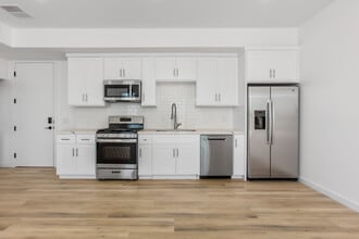 10928 S Inglewood Ave, Unit 204 in Inglewood, CA - Foto de edificio - Building Photo