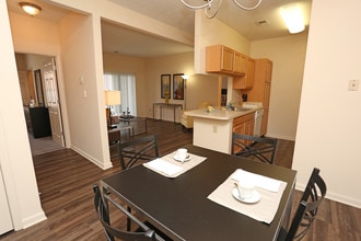 Garden Gate Apartments in Louisville, KY - Foto de edificio - Interior Photo