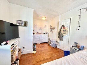 205 Hillside St, Unit Unit 1 in Boston, MA - Building Photo - Building Photo