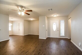 3206 Teakwood Cir in Dickinson, TX - Building Photo - Building Photo