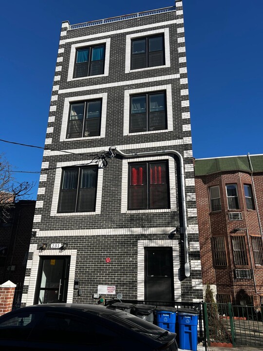 237 Chester St in Brooklyn, NY - Building Photo