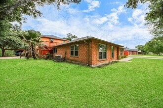 118 Estate Dr in Friendswood, TX - Building Photo - Building Photo