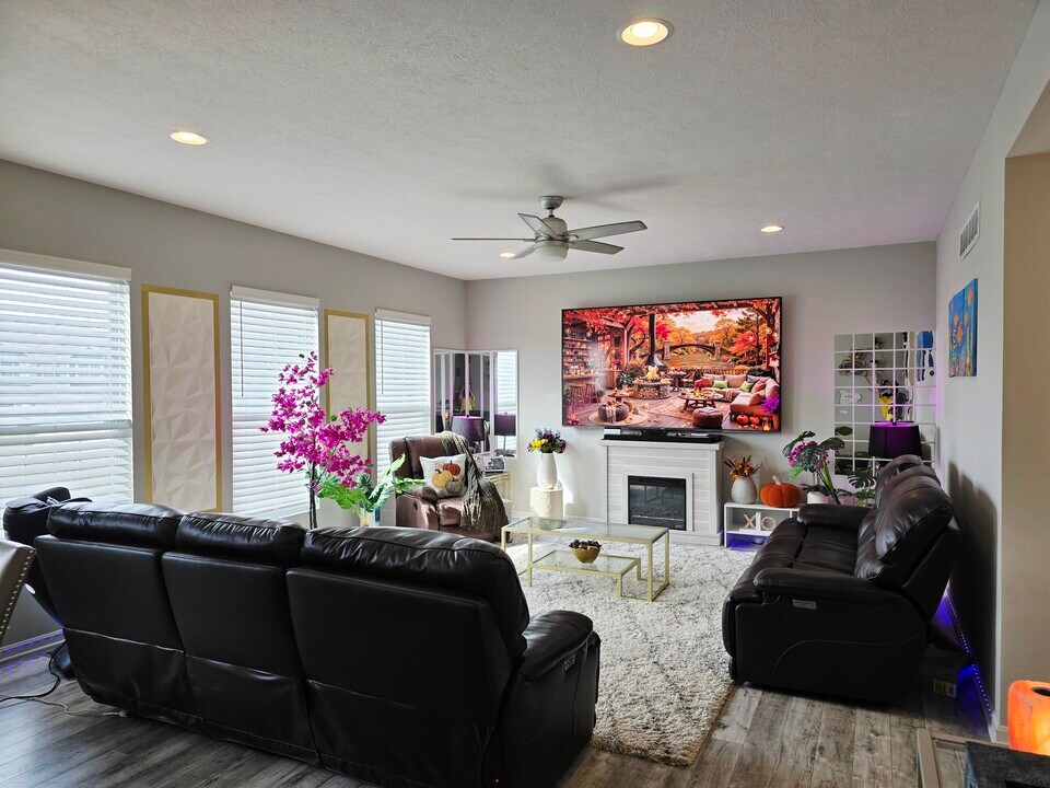 6885 Charlestown Ln in Mason, OH - Foto de edificio