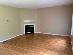 30 Charter St, Unit #1 in Exeter, NH - Building Photo - Building Photo