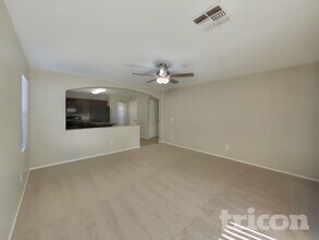 1275 E Shari St in San Tan Valley, AZ - Foto de edificio - Building Photo