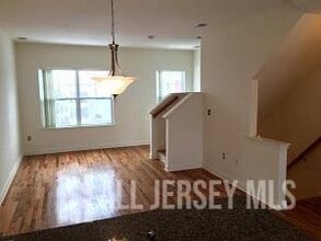 129 Gawron Ct in Sayreville, NJ - Building Photo - Building Photo