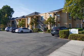 Welcome home to Lake View Park! in Santee, CA - Foto de edificio - Building Photo