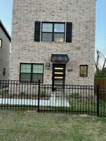 1470 W Cato Springs Rd in Fayetteville, AR - Building Photo