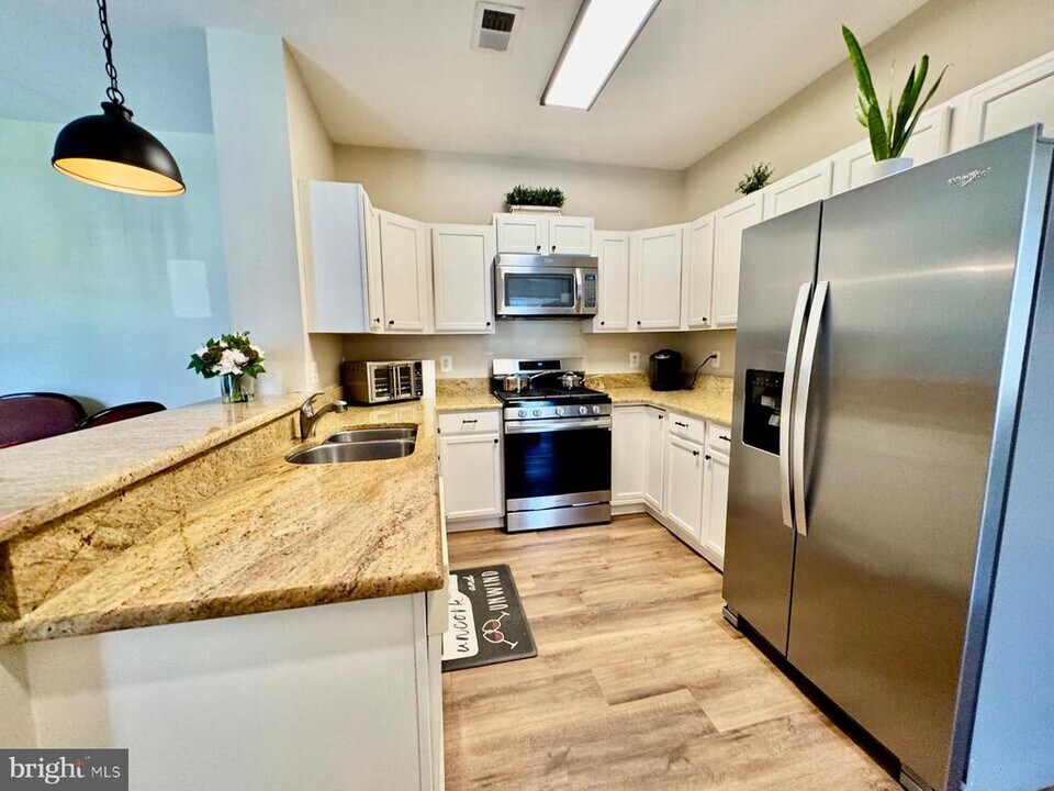 11501 Cardoness Ln in Fairfax, VA - Building Photo