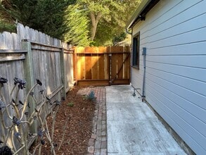 708 Crocker Ave in Pacific Grove, CA - Building Photo - Building Photo