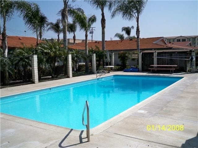 7575 21st St, Unit 7575 Unit D in Westminster, CA - Foto de edificio