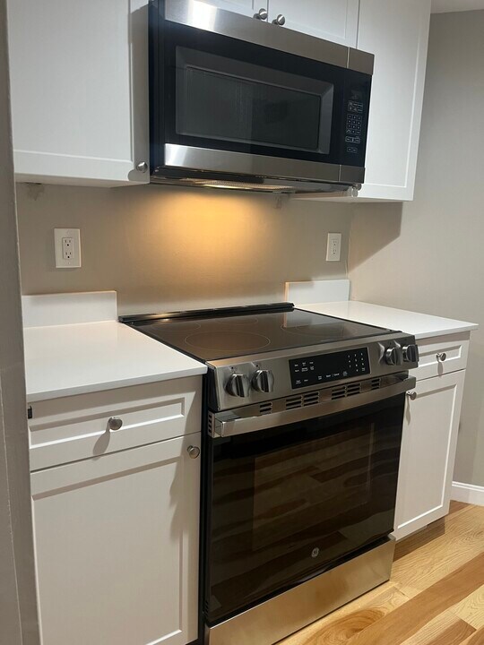 27 Bow St, Unit 33 in Somerville, MA - Foto de edificio