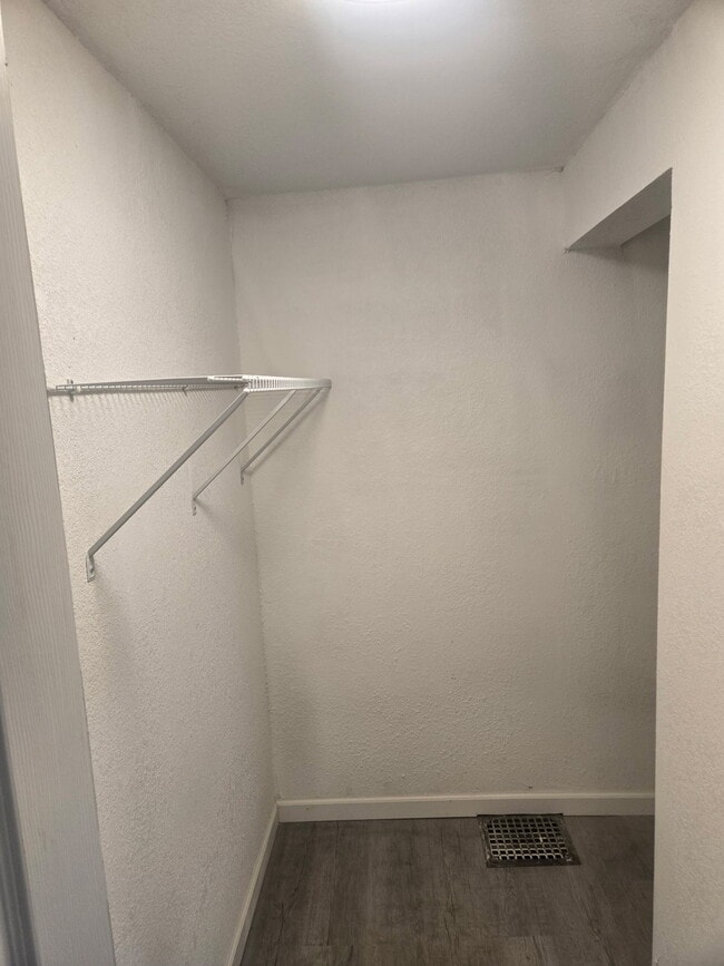 2110 Drouillard Rd in Northwood, OH - Building Photo - Building Photo