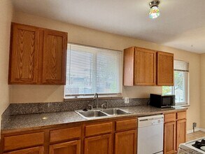 809 Emporia St in Aurora, CO - Building Photo - Building Photo