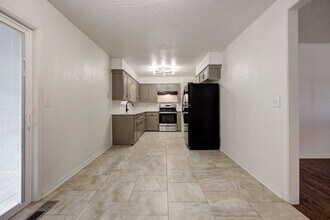 1318 Glenwood St in Norman, OK - Building Photo - Building Photo