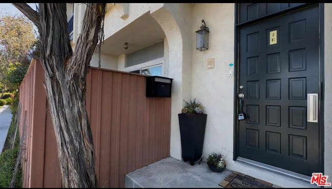 11260 Overland Ave, Unit #2E in Culver City, CA - Foto de edificio - Building Photo