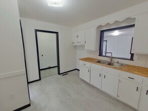 1842 N Chautauqua St in Wichita, KS - Building Photo - Building Photo