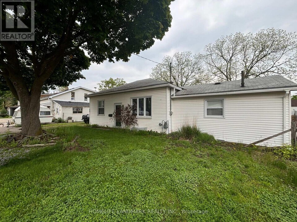 17 Davidson St in Cambridge, ON - Building Photo