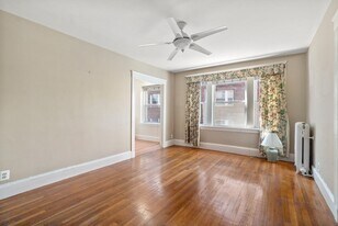 1607 Commonwealth Ave, Unit 12a in Boston, MA - Building Photo