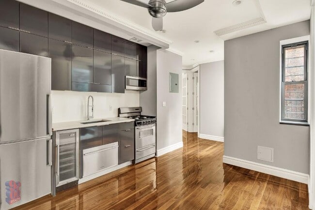 1590 Lexington Ave