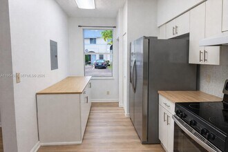 835 NE 212th Terrace in Miami, FL - Building Photo - Building Photo