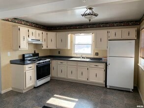 3521 1/2 24th Ave in Moline, IL - Building Photo - Building Photo