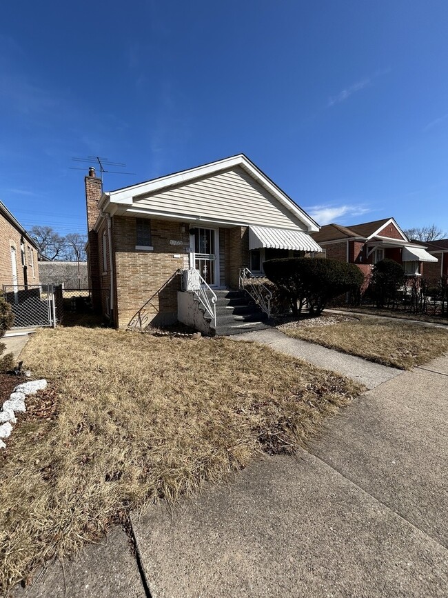 property at 10729 S Rhodes Ave