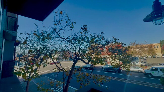 1121 40th St, Unit 1204 in Emeryville, CA - Foto de edificio - Building Photo