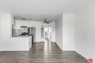 1323 11th St in Santa Monica, CA - Building Photo - Building Photo