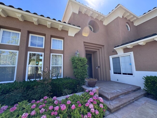 2528 N San Miguel Dr in Orange, CA - Building Photo - Building Photo