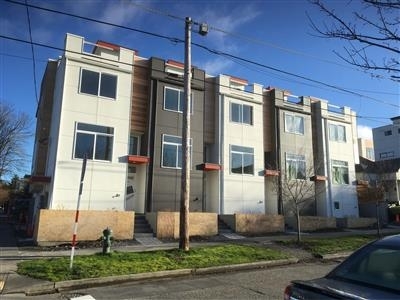 1552 NW 62nd St in Seattle, WA - Building Photo