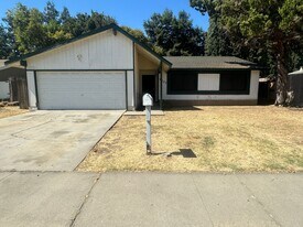 1701 Ortega Dr in Modesto, CA - Building Photo