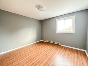 37 Dobbin St in Rothesay, NB - Building Photo - Building Photo